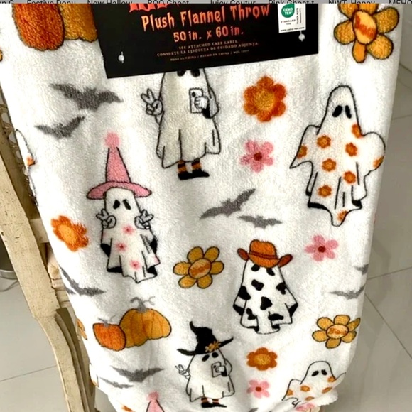 Happy Halloween White/Orange/Pink/Black "Ghosts in Costumes"  PlushThrow Blanket - Picture 1 of 4